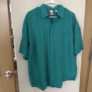 On The Brink Men's Large Green Vintage‎ 100% Silk Short Sleeve Button Up Shirt